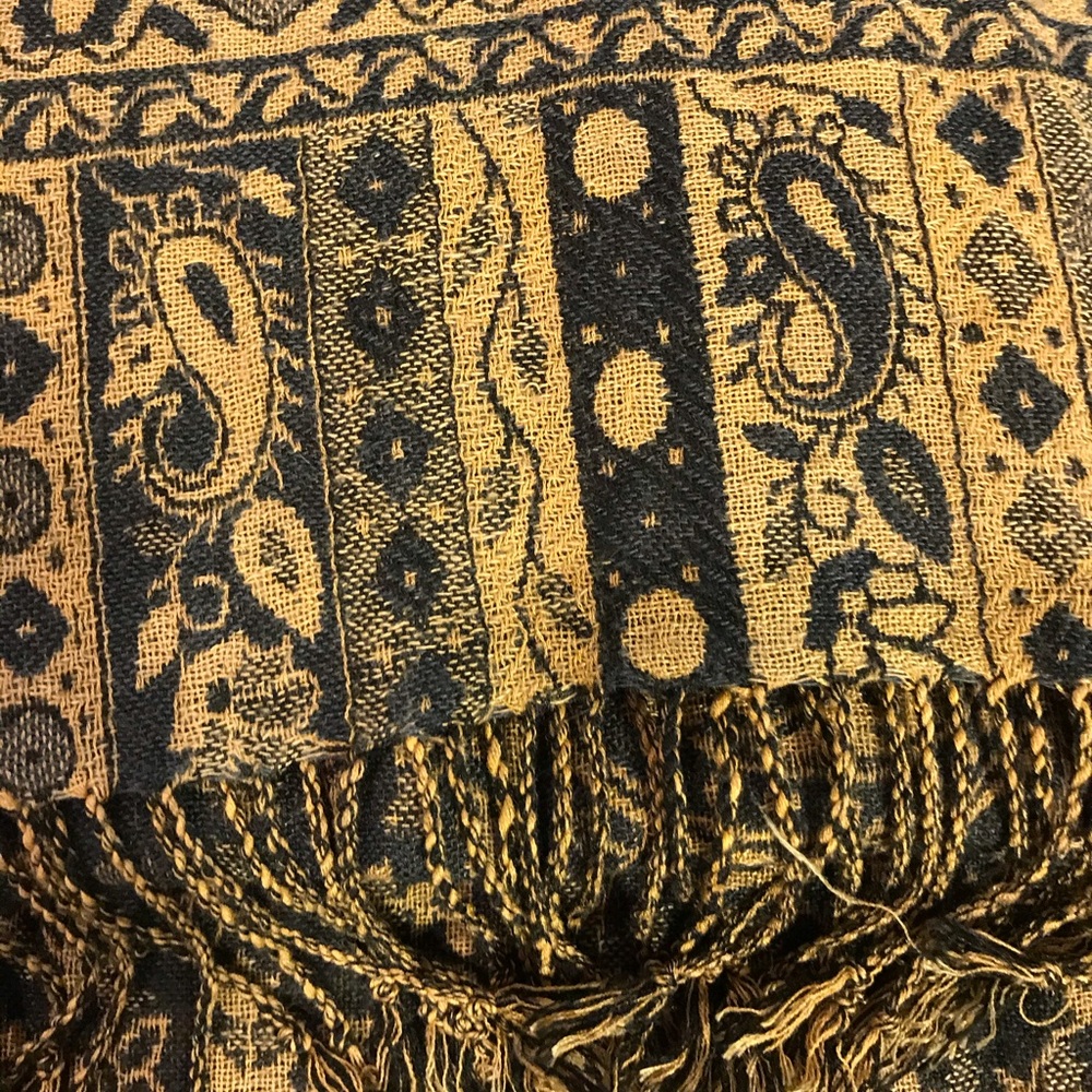 Taisha Shawl Wrap, wide, reversible, gold, black,